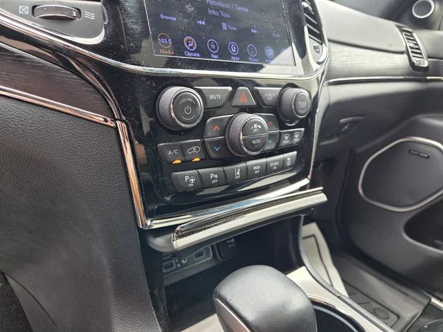 Certified Used 2021 Blue Jeep Overland image 22