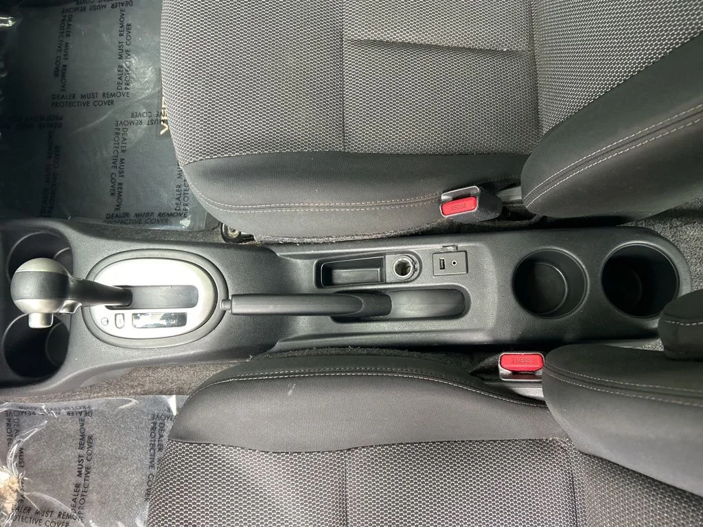 Used 2016 Blue Nissan 1.6 SV image 17