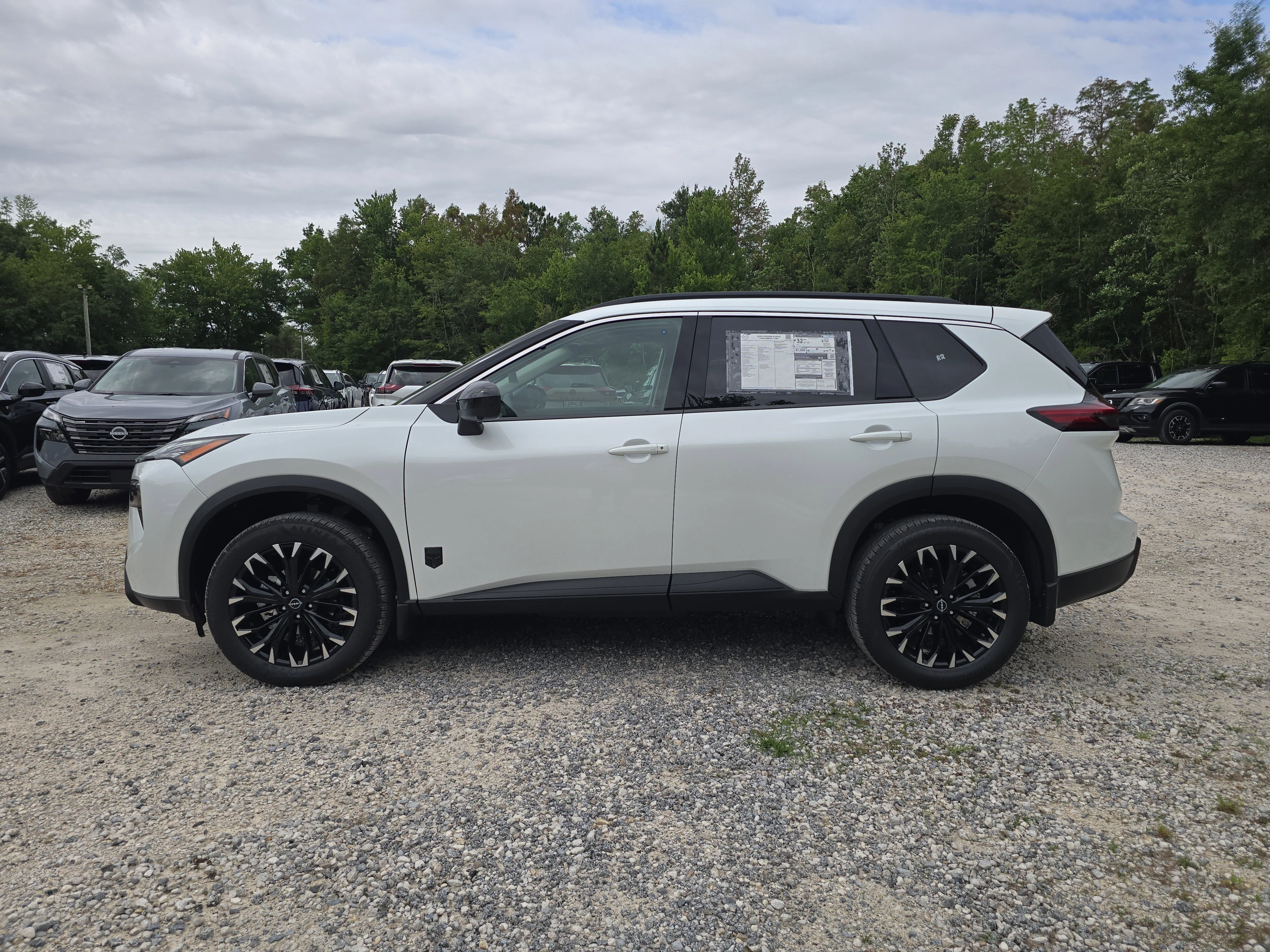 New 2026 Everest White Pearl TriCoat Nissan Dark Armor™ image 5