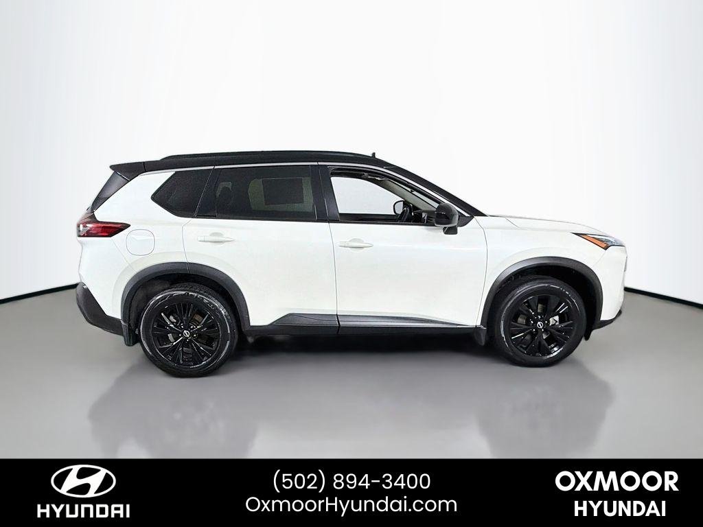 Used 2023 Pearl White Tricoat/Super Black Nissan SV image 8