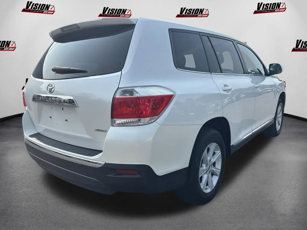 Used 2013 White Toyota Base image 5