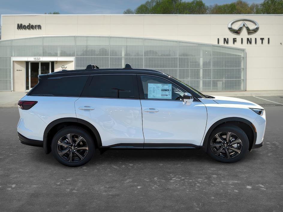 New 2027 2T RAD WHT INFINITI AUTOGRAPH image 4