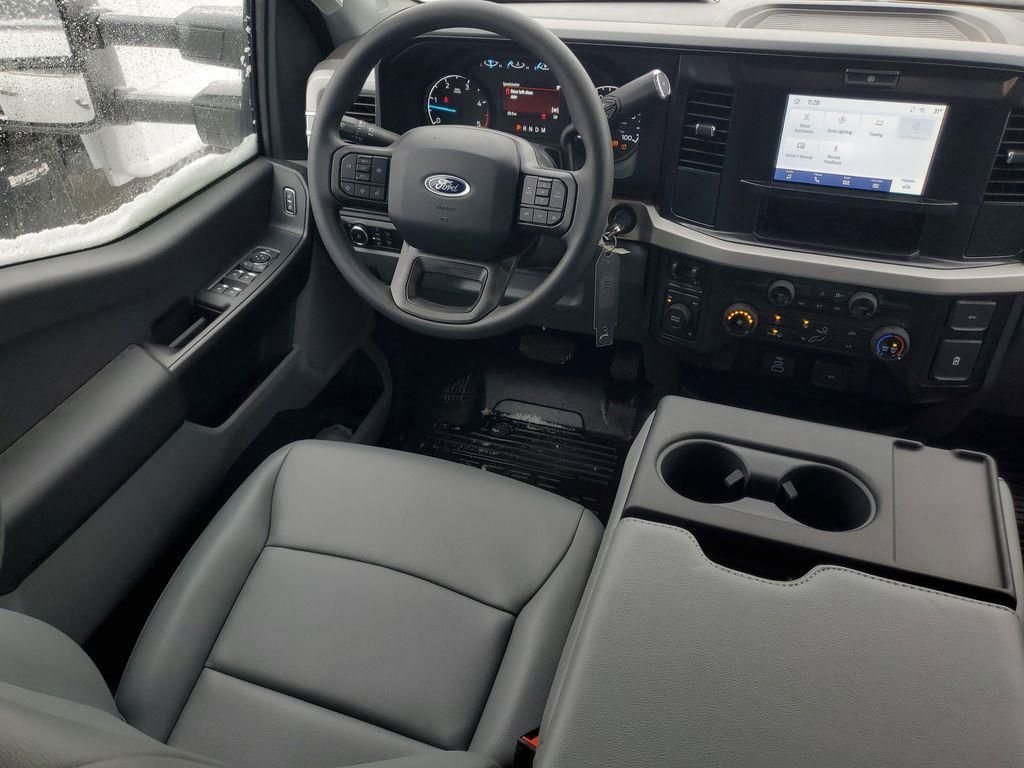 New 2025 Oxford White Ford F-350® XL image 32