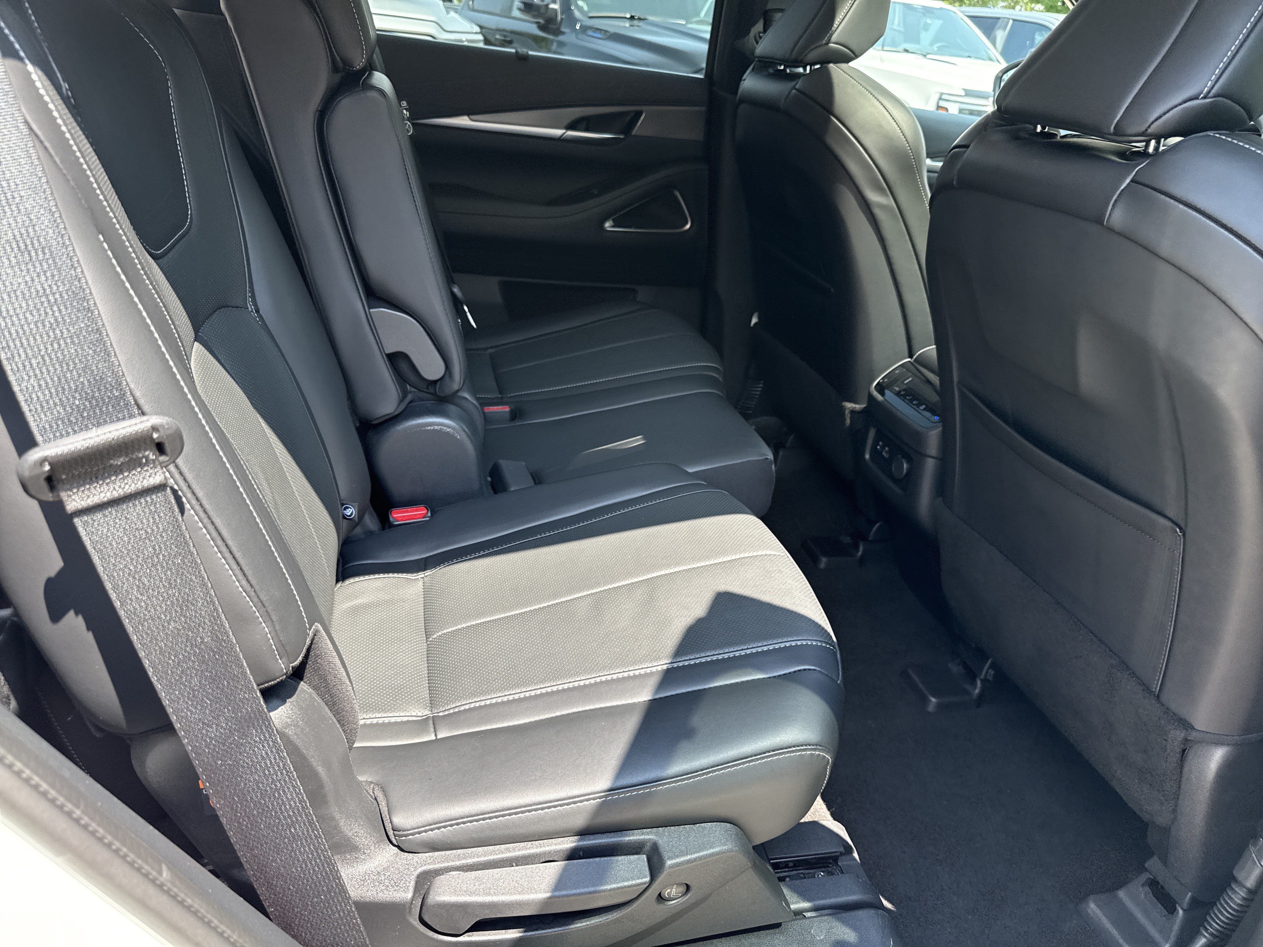 Used 2023 Majestic White INFINITI LUXE image 15
