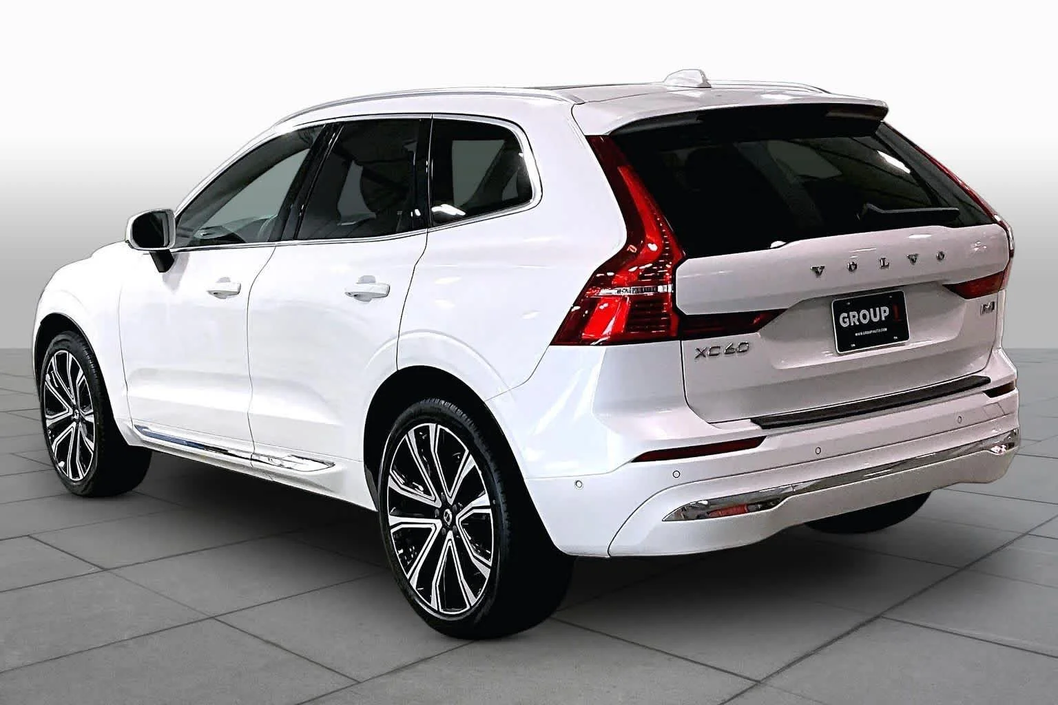 Used 2023 Crystal White Metallic Volvo Ultimate Bright Theme image 12