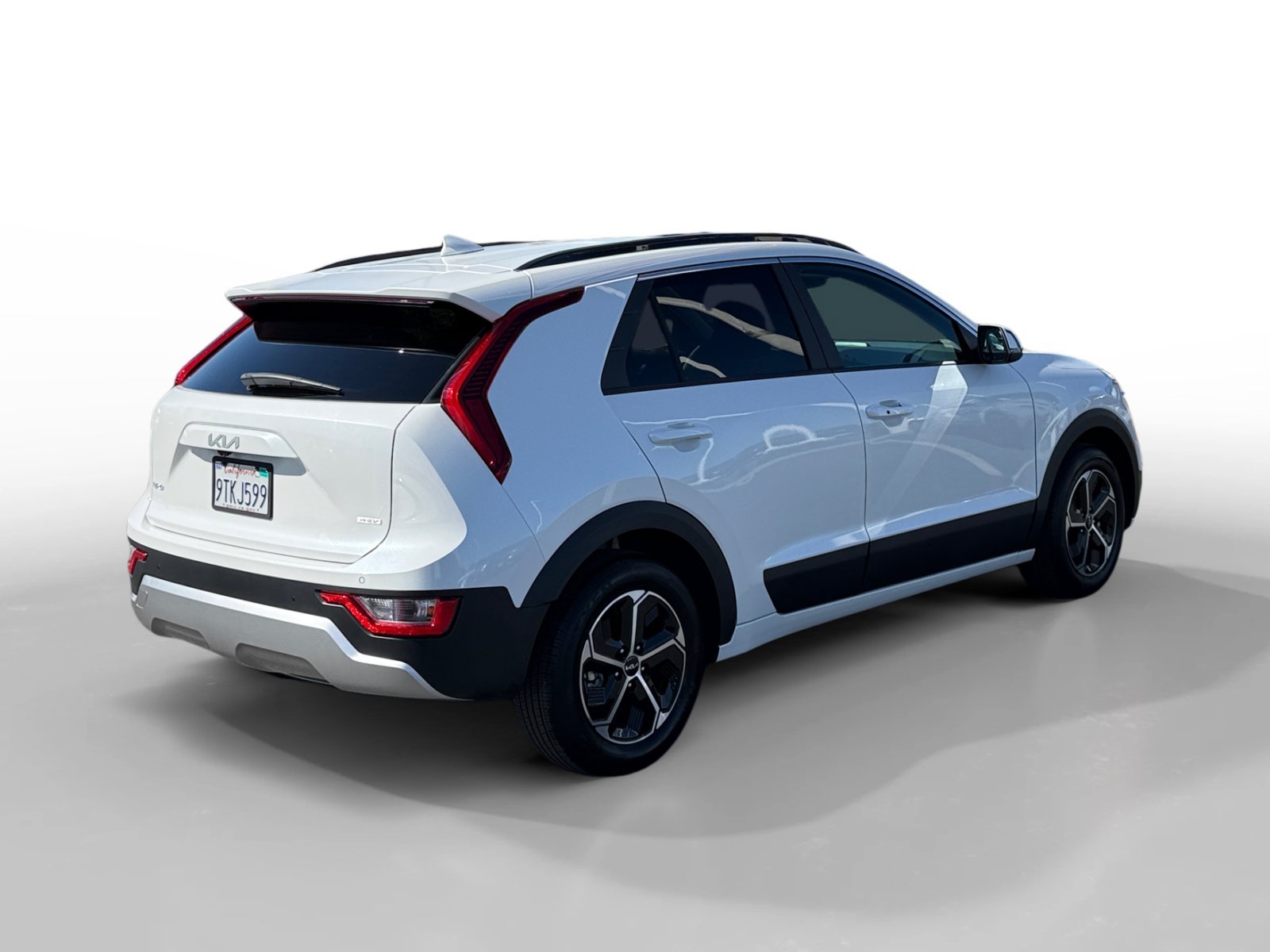 Certified Used 2025 Snow White Pearl Kia EX image 5