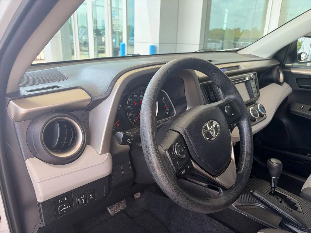 Used 2013 White Toyota LE image 10