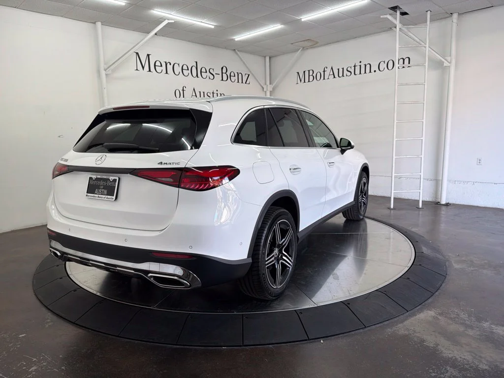 New 2027 White Mercedes-Benz GLC 300 image 7