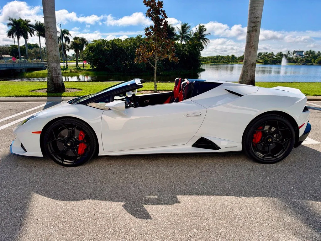 Used 2023 Bianco Monocerus Metallic Lamborghini Spyder AWD image 12