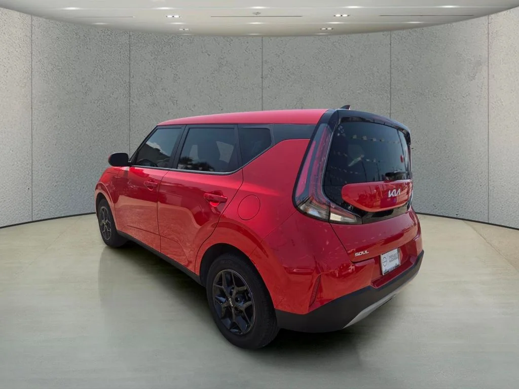 Used 2025 Red Kia LX image 3