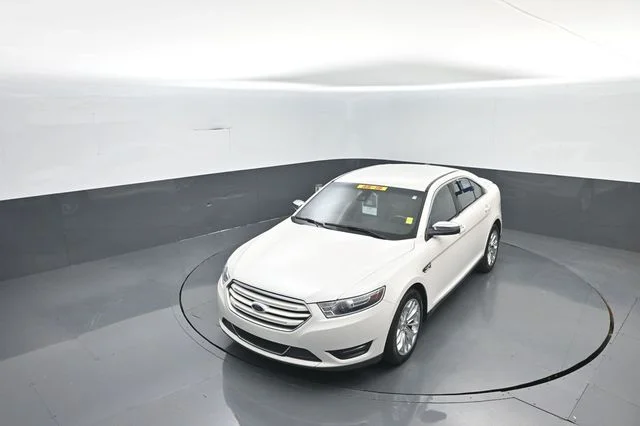 Used 2018 White Platinum Clearcoat Metallic Ford Limited image 29