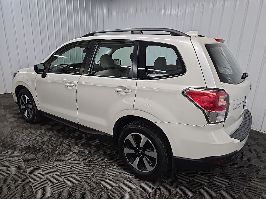 Used 2018 White Subaru 2.5i image 10