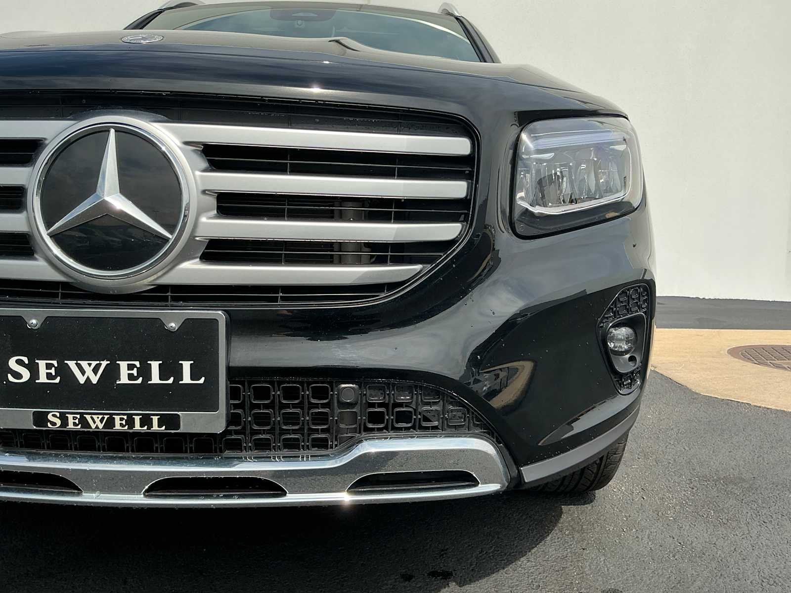 Used 2026 Night Black Mercedes-Benz GLB 250 image 7