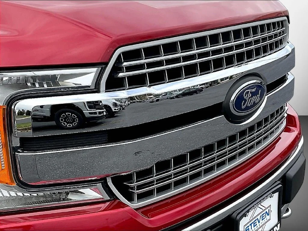 Used 2020 Rapid Red Metallic Tinted Clearcoat Ford Lariat image 37