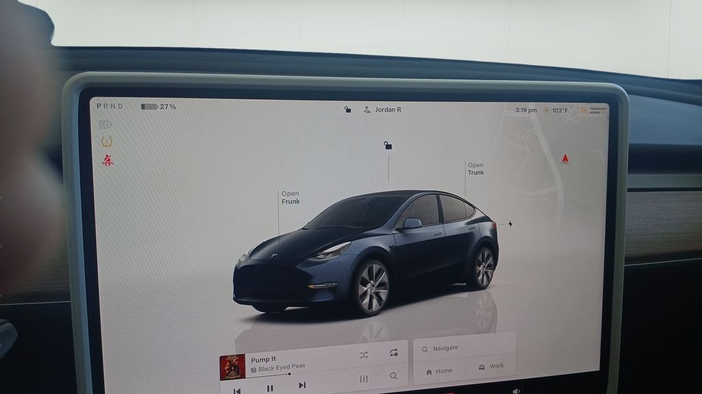 Used 2024  Tesla Standard Range image 10