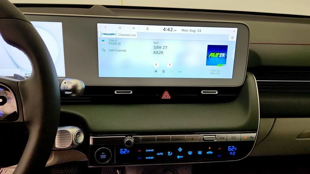 Used 2024 Digital Teal Hyundai Limited AWD image 17