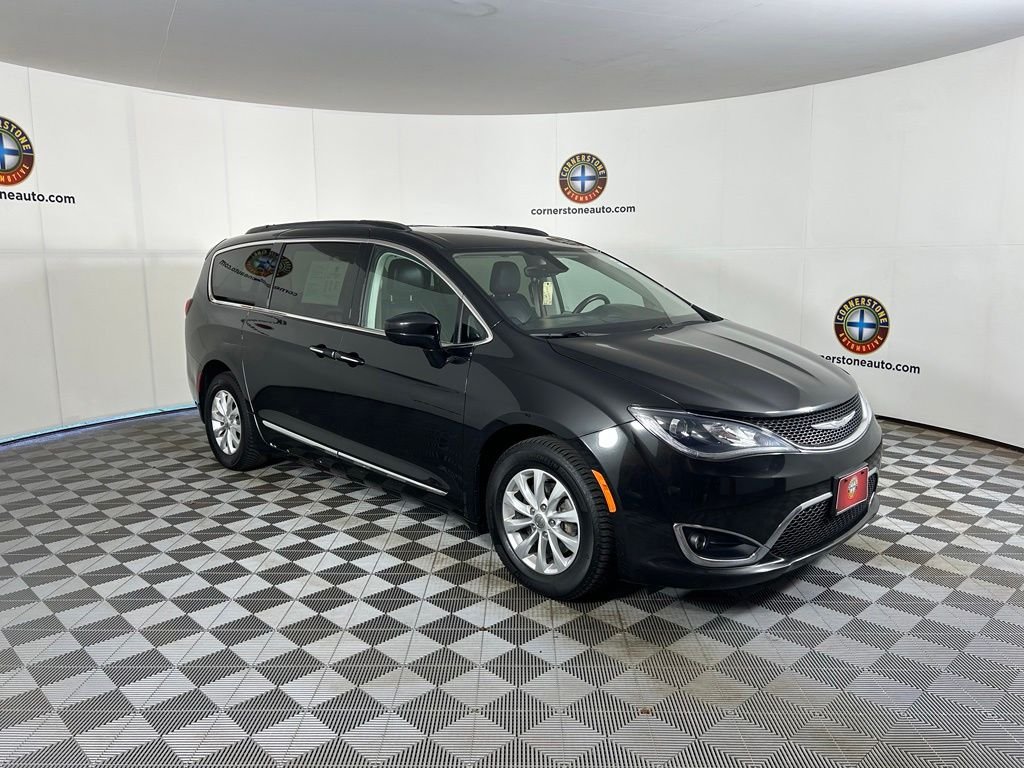Used 2017 Black Chrysler Touring L image 15