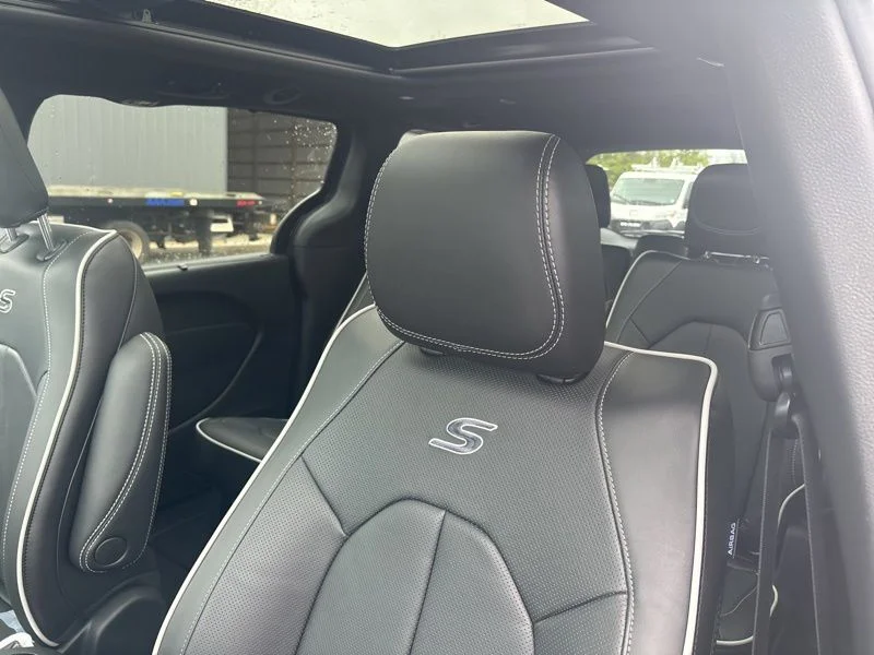 2026 Chrysler Pacifica Limited - Photo 14