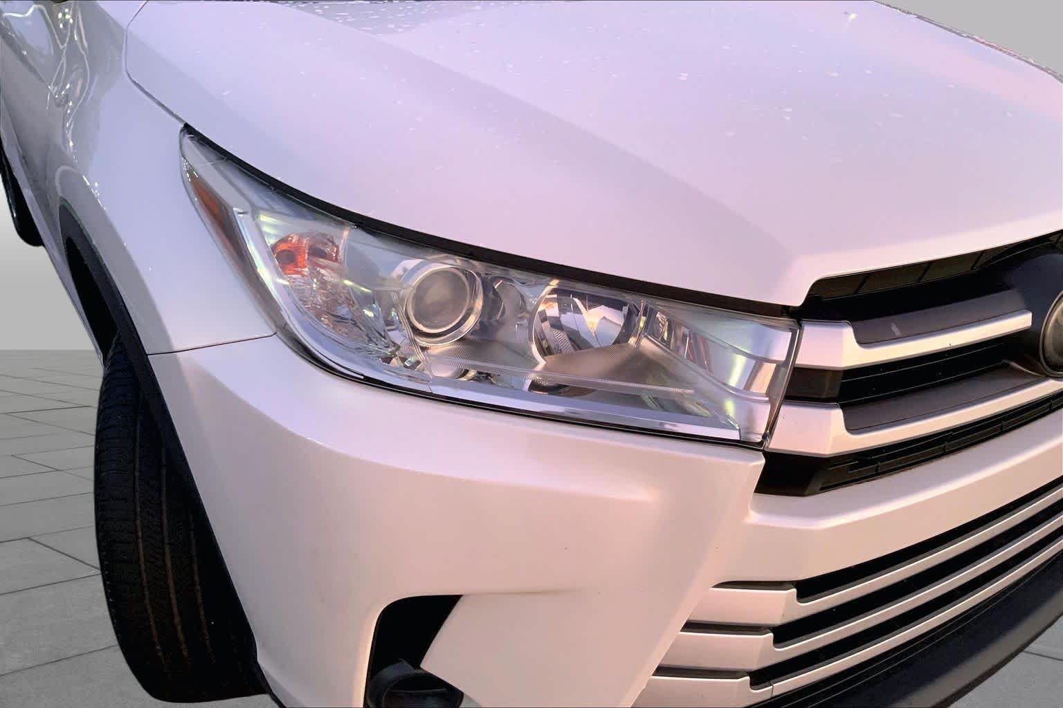 Used 2017 Blizzard Pearl Toyota LE image 26
