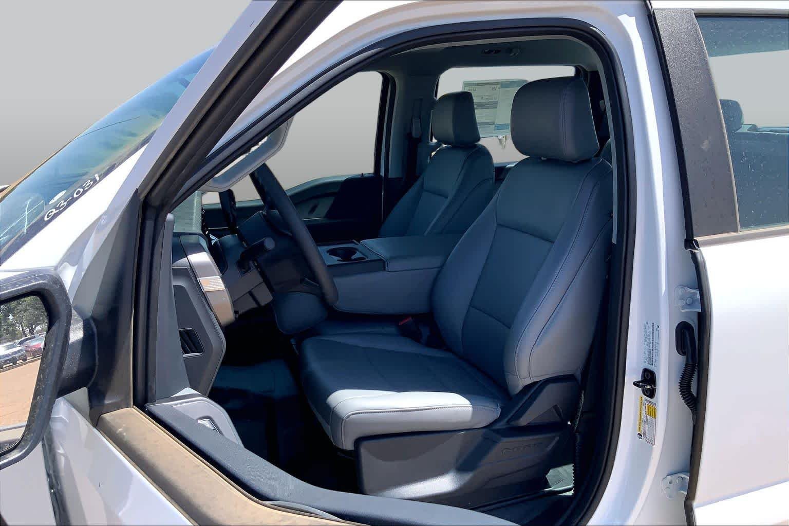 New 2026 Oxford White Ford XL image 9