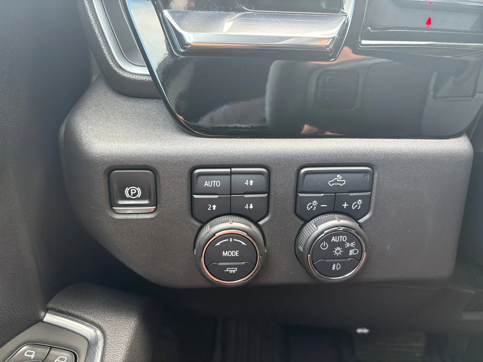 Used 2025 Summit White Chevrolet LT Trail Boss image 24