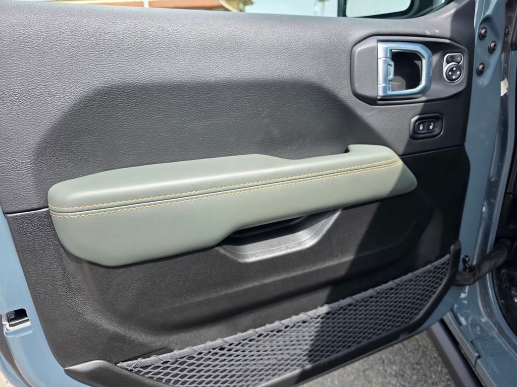 New 2026 Anvil Clear-Coat Exterior Paint Jeep Mojave image 8