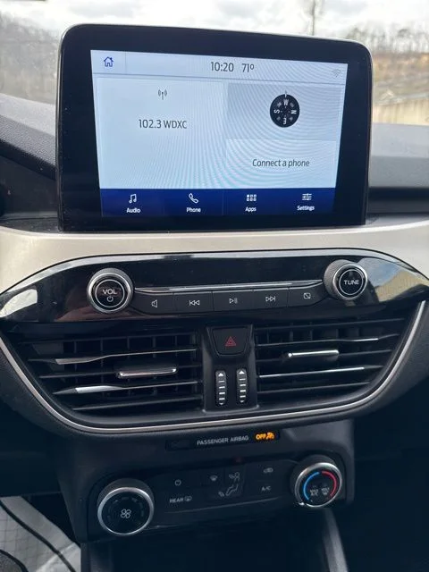 Used 2021 Gray Ford SE image 29