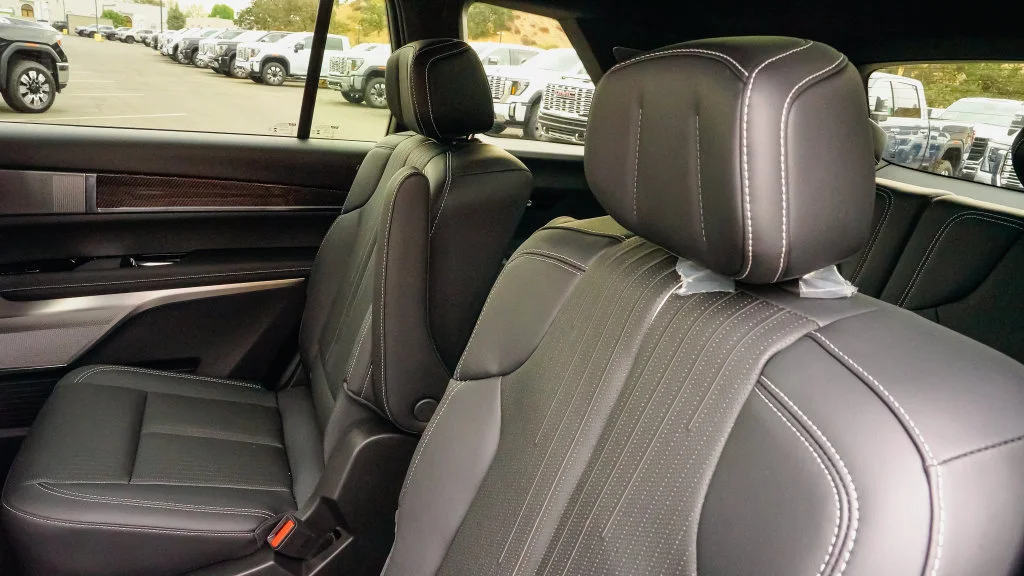 2027 Cadillac VISTIQ Luxury - Photo 10
