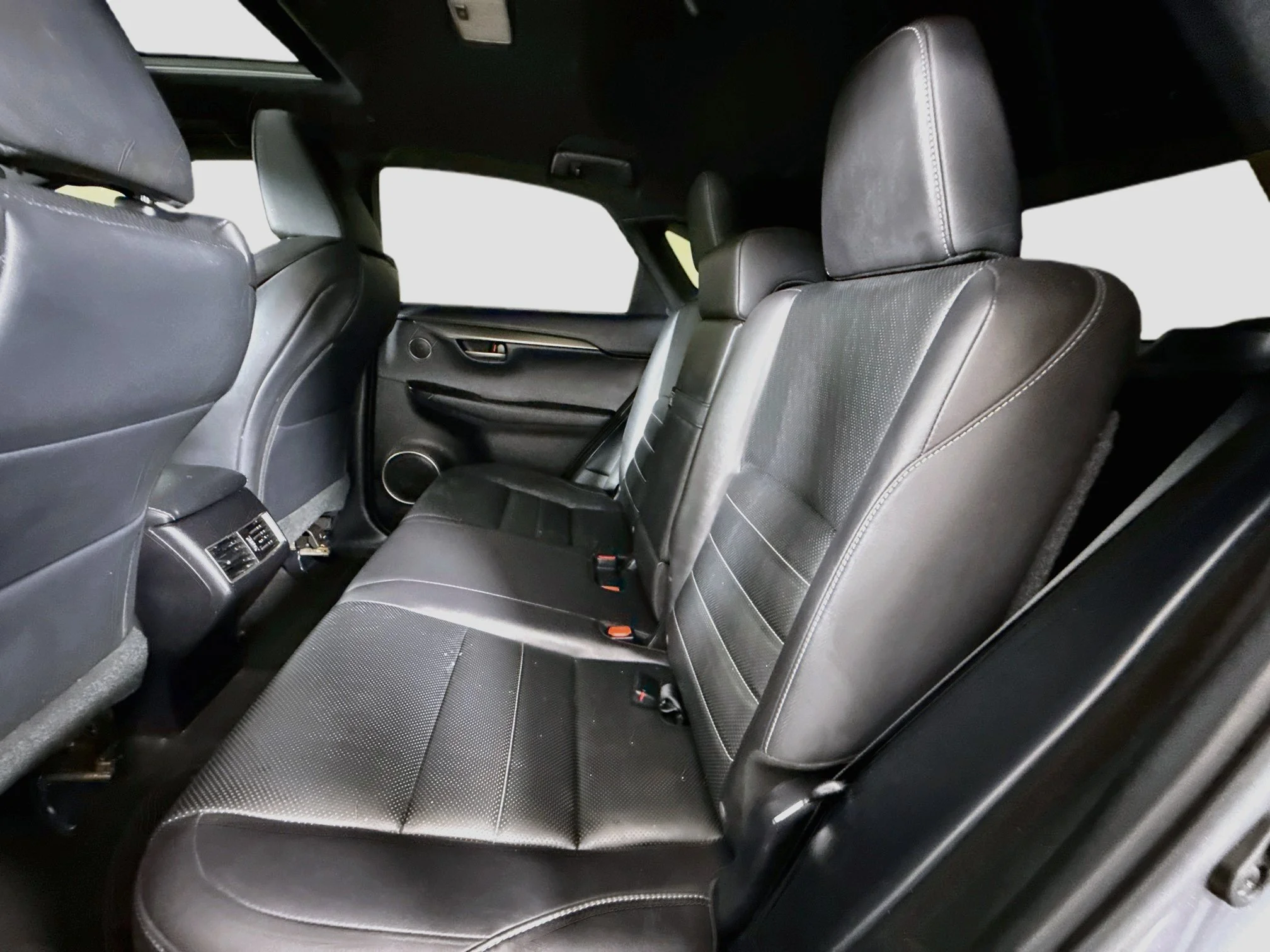 Used 2016  Lexus FWD 4dr image 27