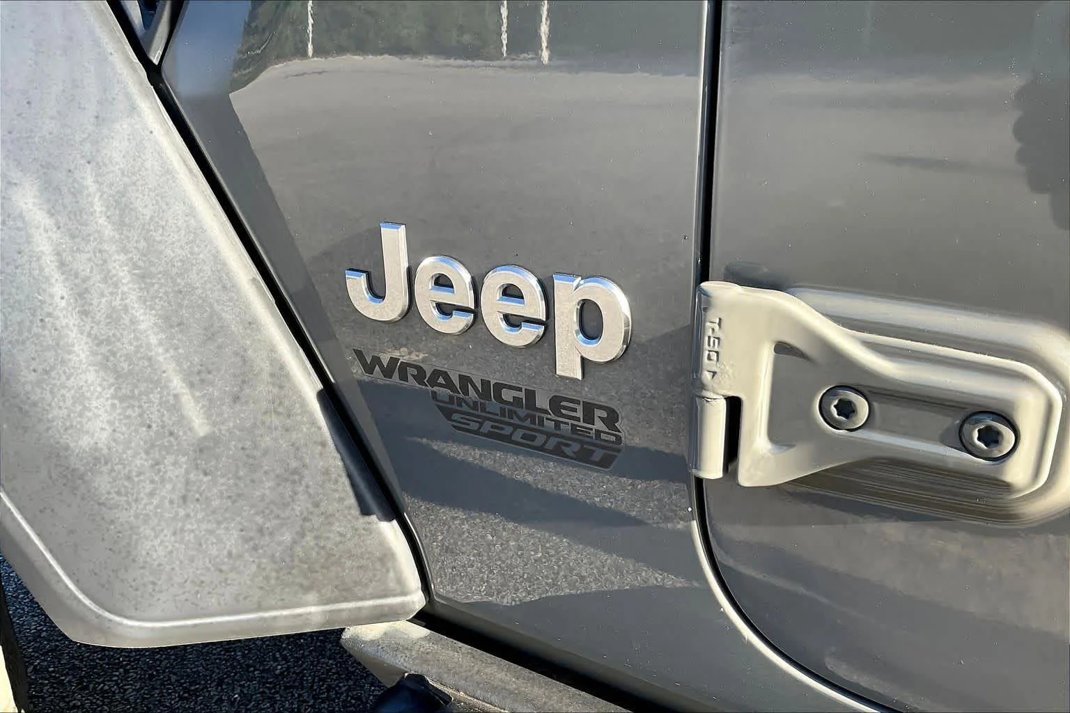 Used 2018 Sting-Gray Clearcoat Jeep Sport S image 30