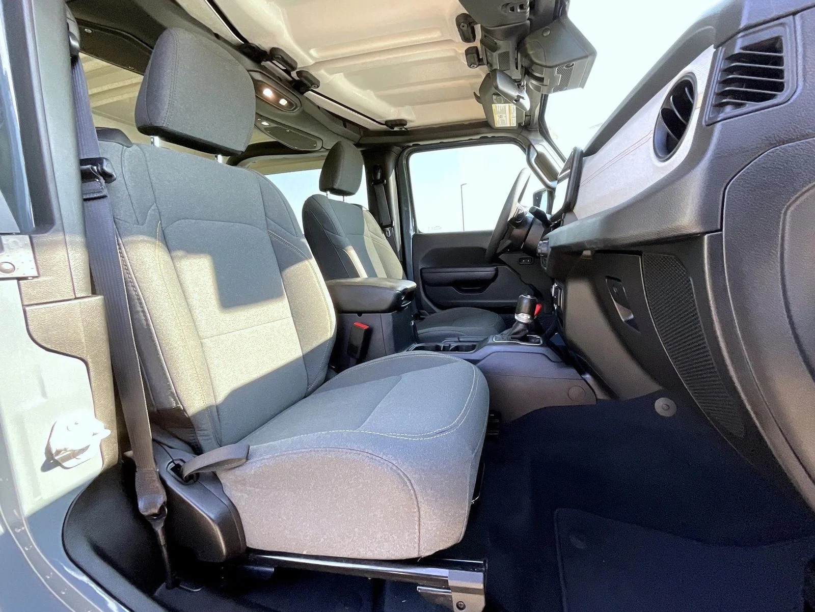 Used 2024 Gray Jeep Sport S image 17