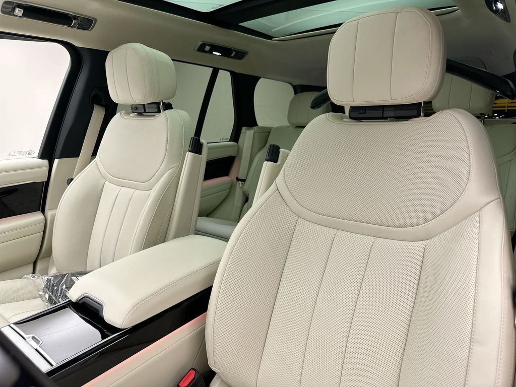 New 2026 Batumi Gold Premium Metallic Land Rover SE image 10