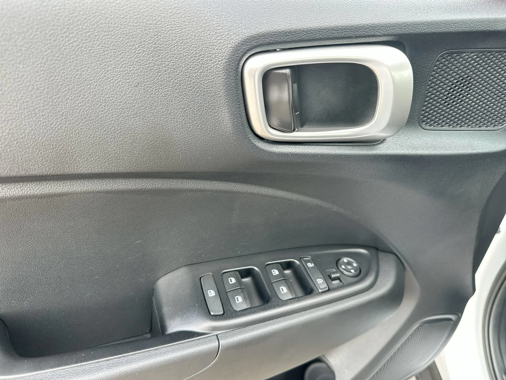 Used 2025 Lunar White Hyundai SEL image 13