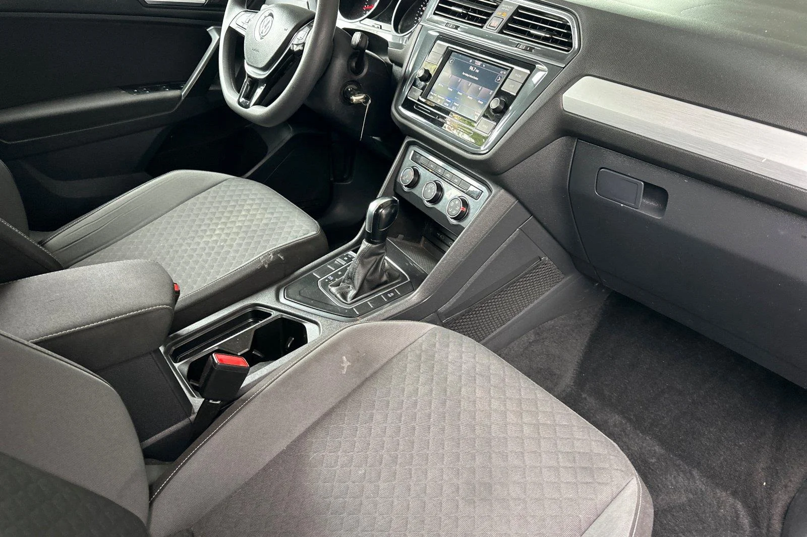 Used 2021 Pure White Volkswagen S image 17