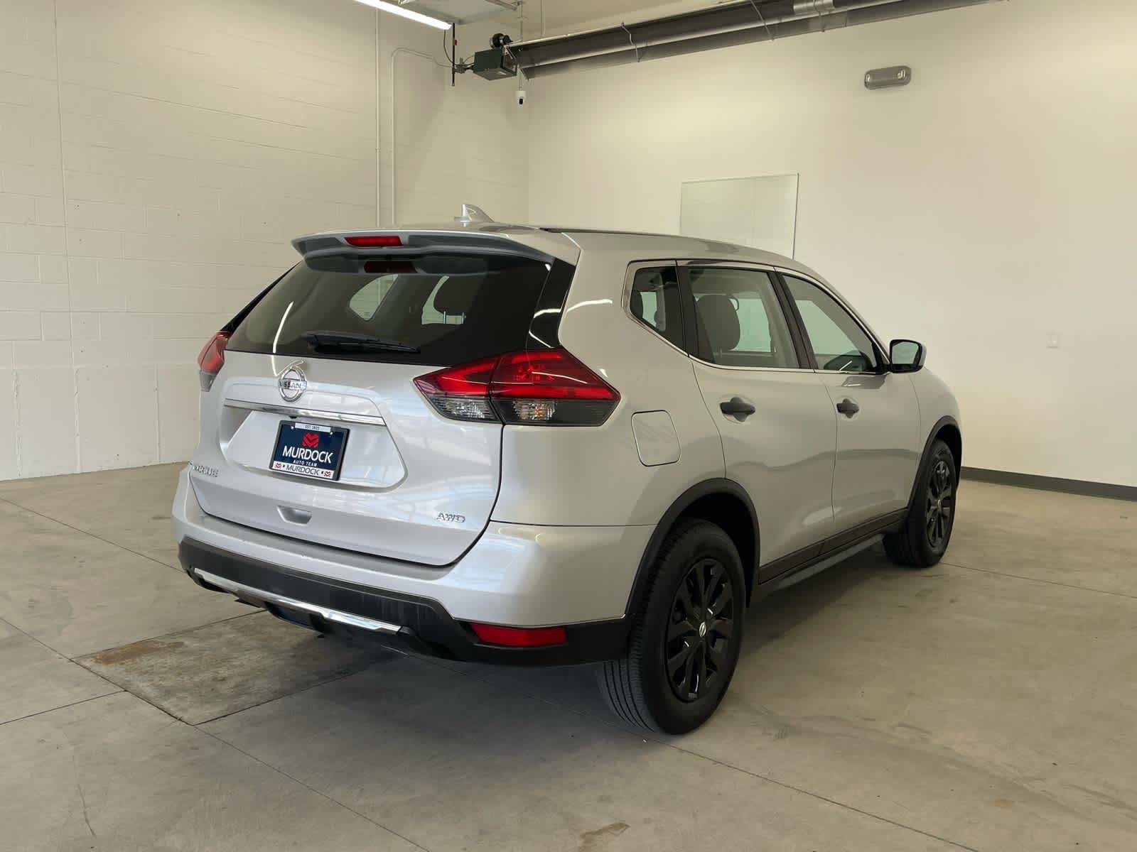 Used 2017 Brilliant Silver Nissan S image 5
