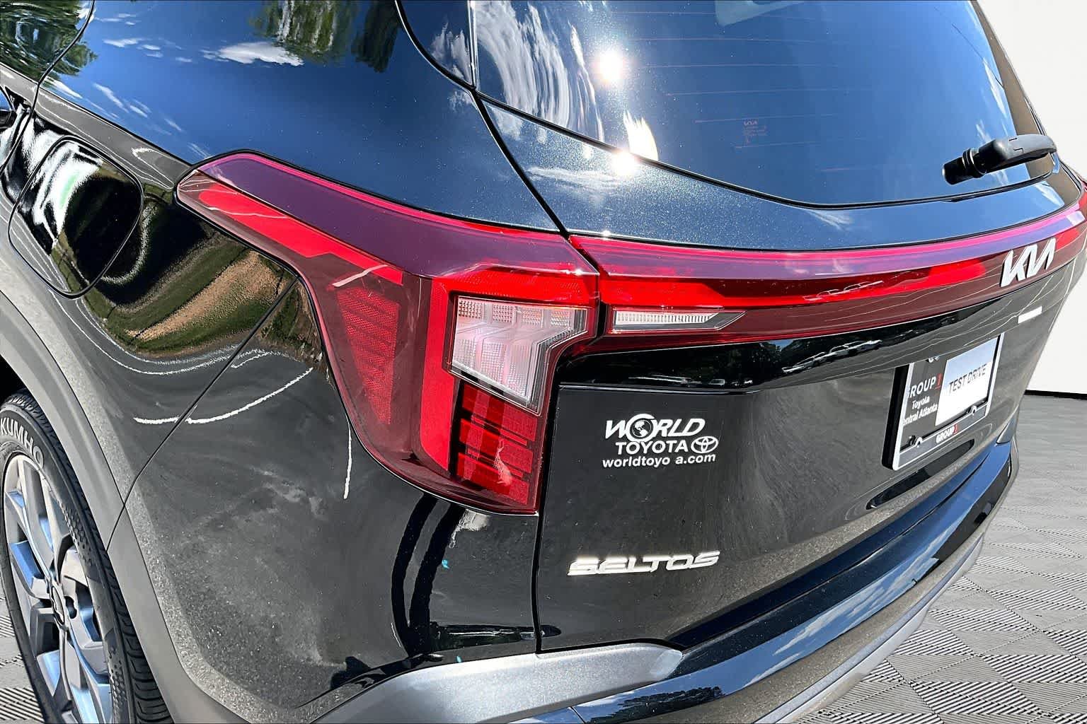 Used 2024 Fusion Black Kia S image 28