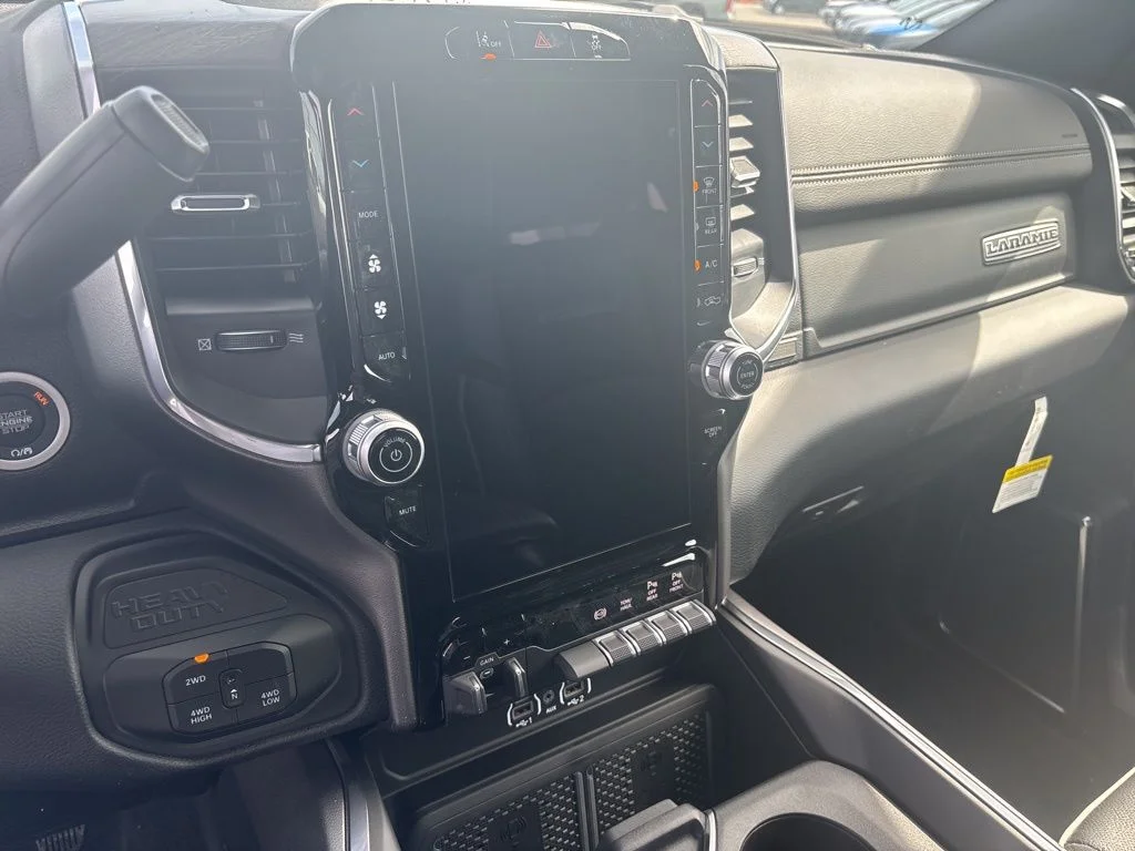 New 2026 Diamond Black Crystal Pearl-Coat Exterior Paint RAM LARAMIE image 28