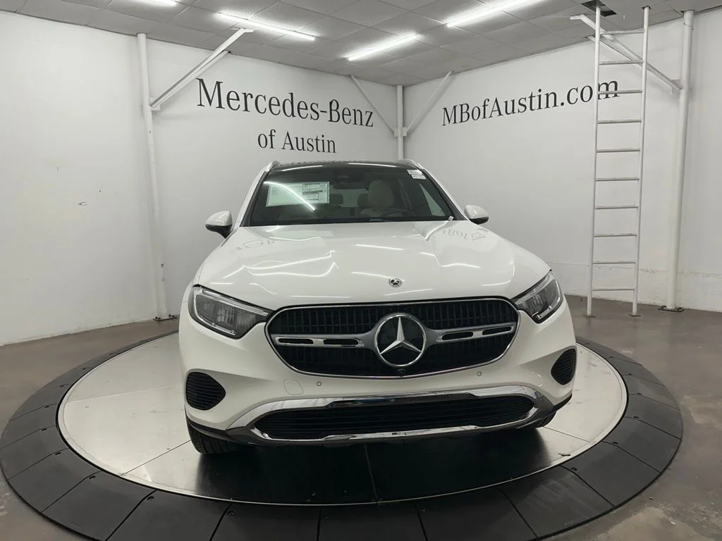 New 2027 White Mercedes-Benz GLC 300 image 2