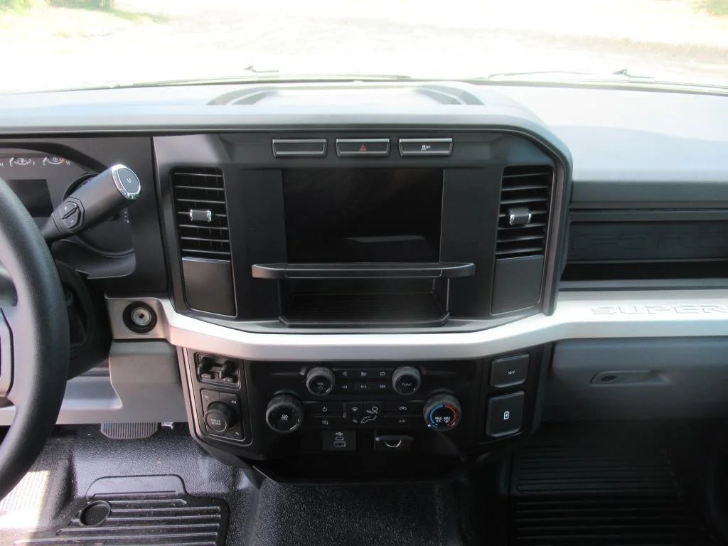 2024 Ford F-350 Super Duty Chassis Cab XL - Photo 18