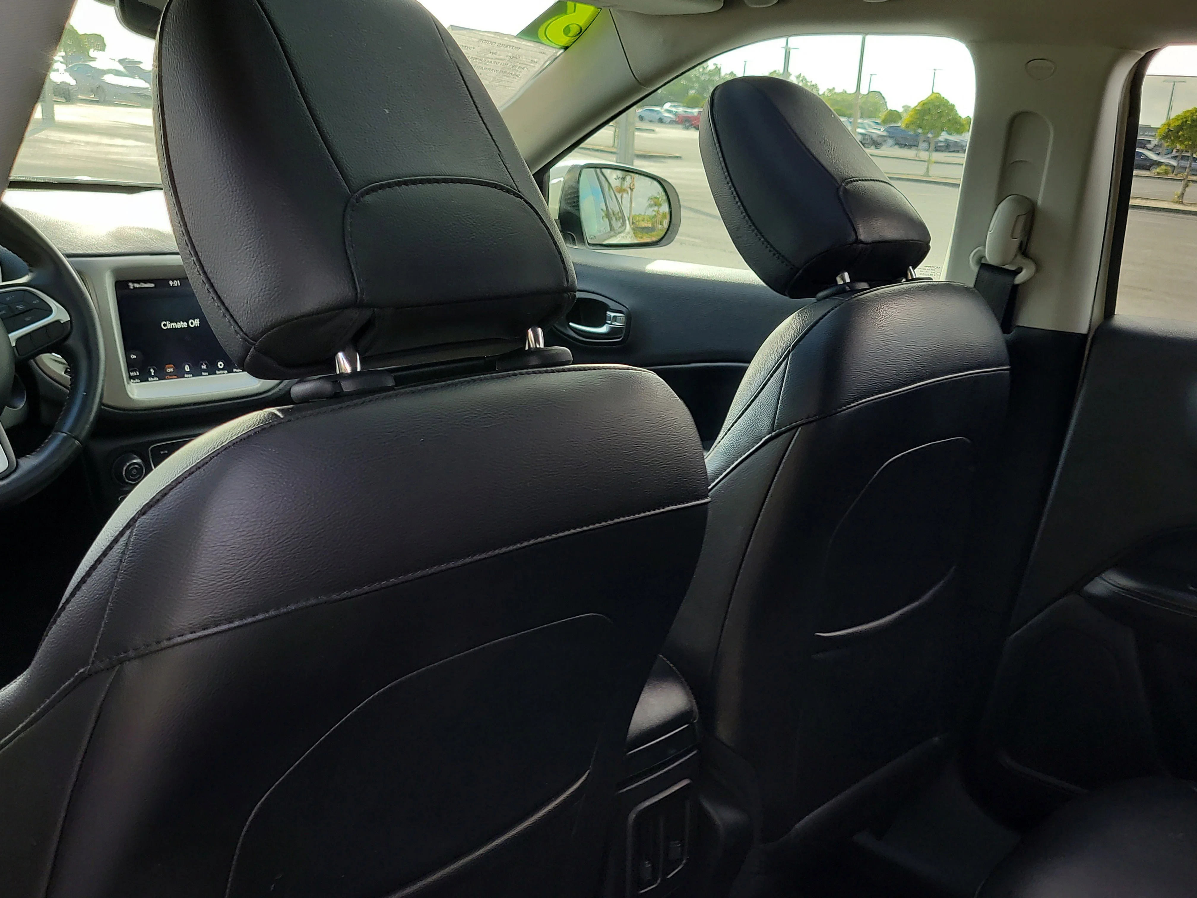 Used 2018 White Clearcoat Jeep Latitude image 25