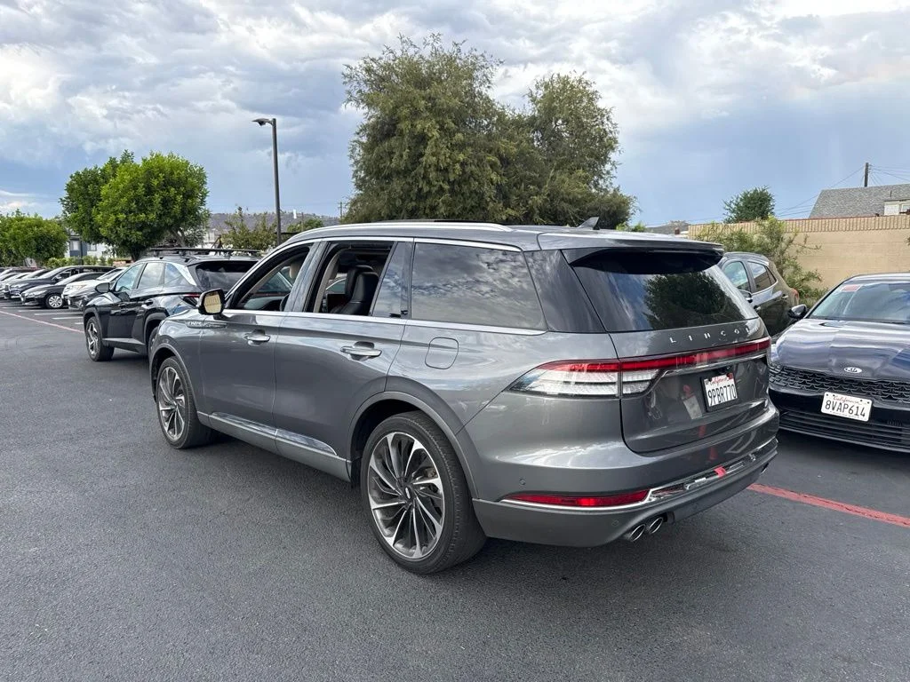 Used 2022 Gray Lincoln Reserve image 4