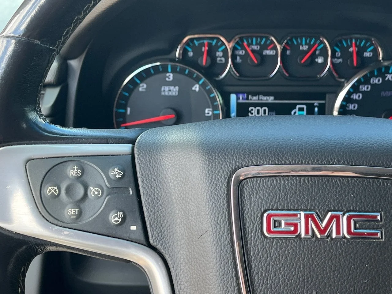 Used 2020 Onyx Black GMC SLT image 19