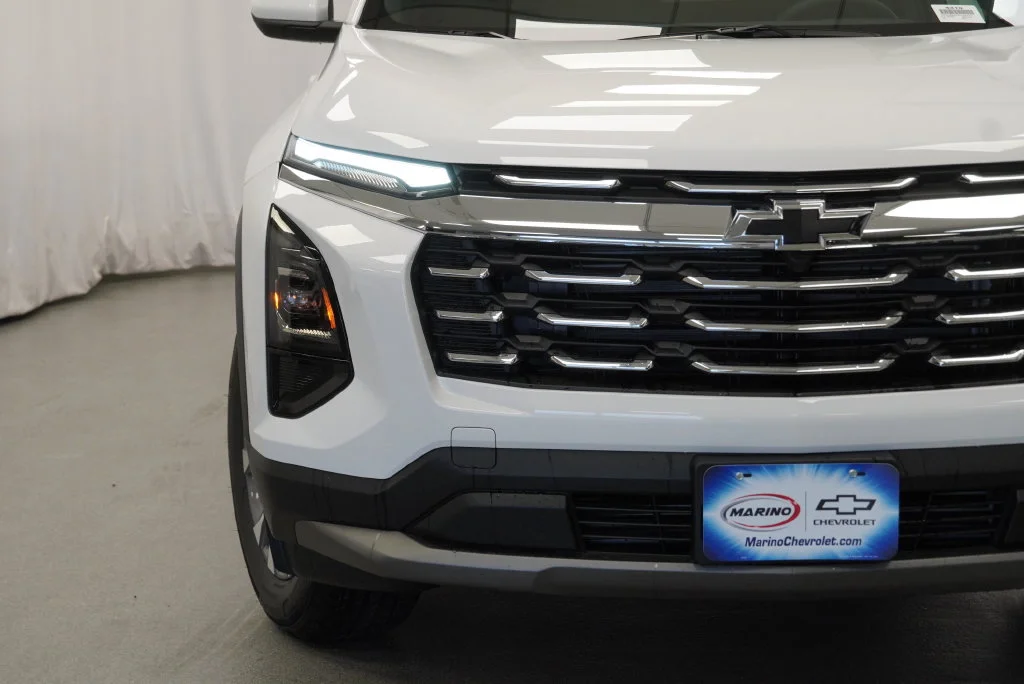 New 2027 Summit White Chevrolet LT image 32