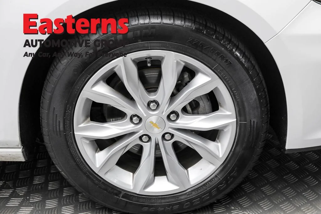 Used 2022 White Chevrolet LT image 29