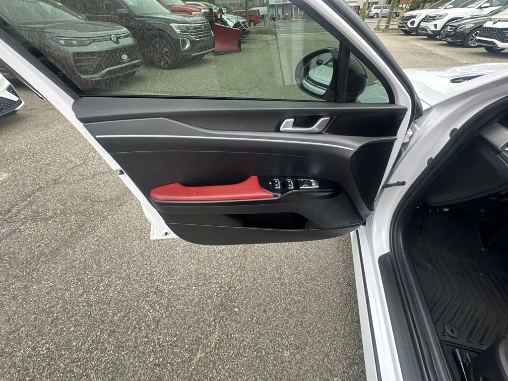 Used 2023 White Kia GT-Line image 9