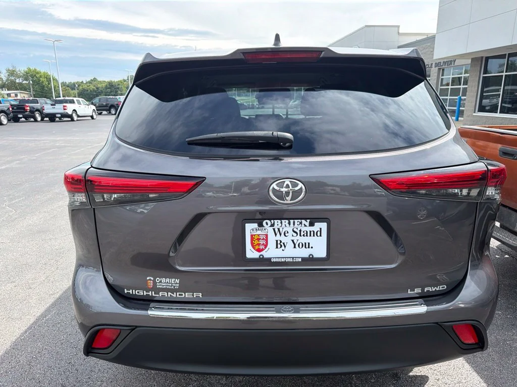 Used 2022 Magnetic Gray Metallic Toyota LE image 5