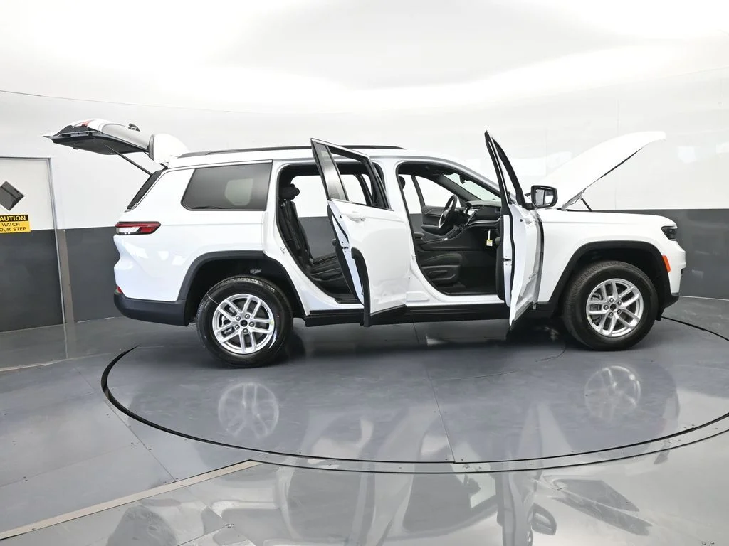 New 2026 Bright White Clear-Coat Exterior Paint Jeep Laredo image 68