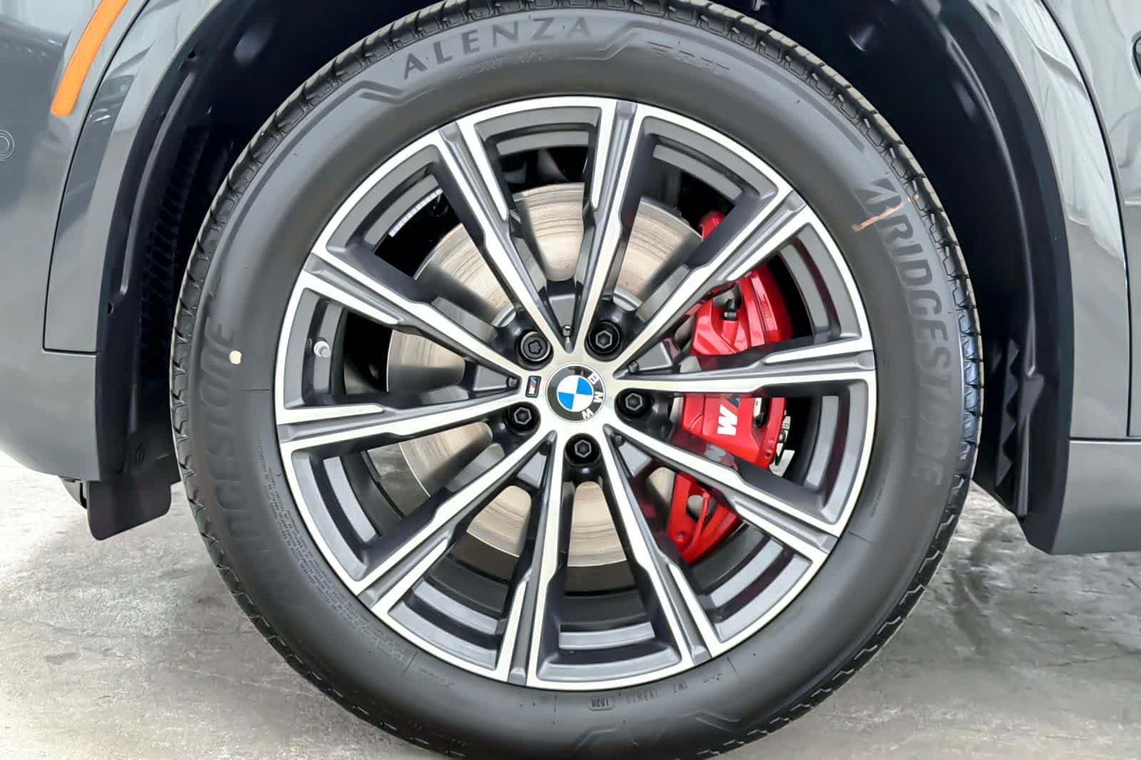 New 2026 Dravit Grey Metallic BMW xDrive40i image 25