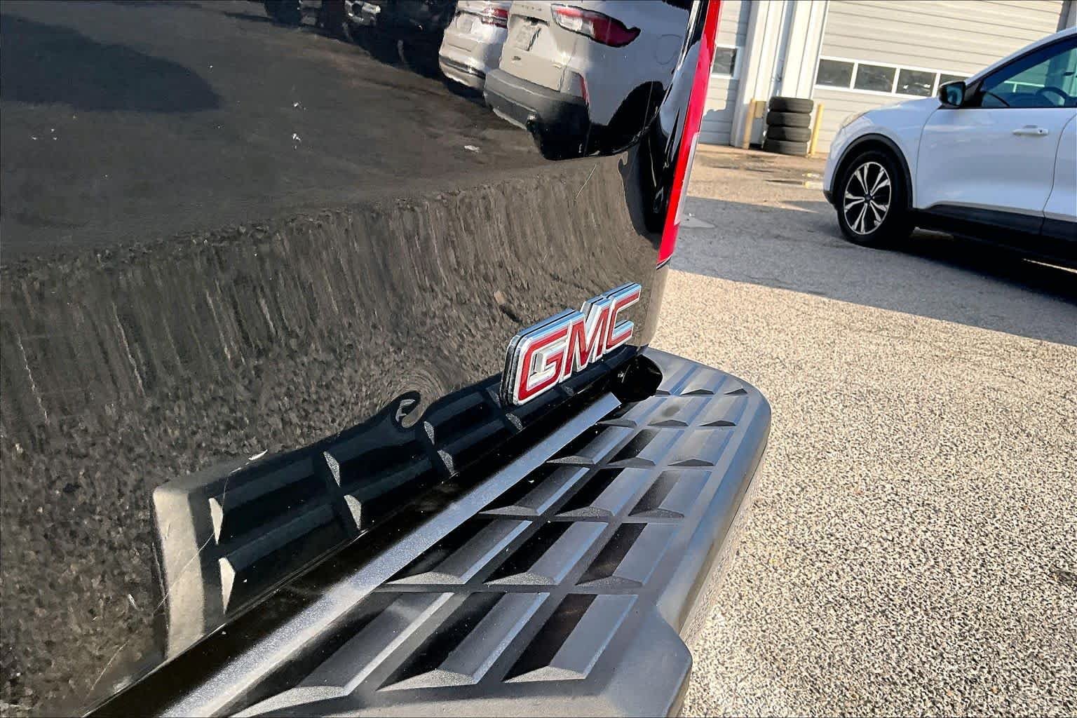 Used 2013 Onyx Black GMC SLE image 31