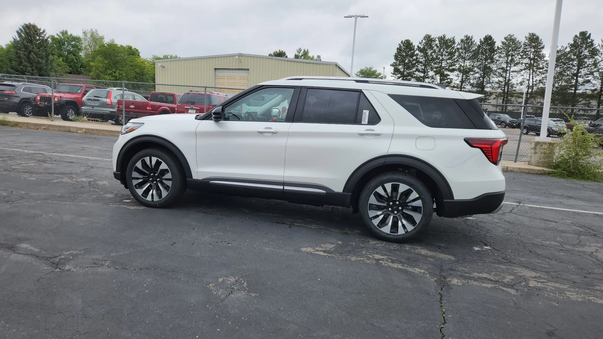 New 2026 Star White Metallic Tri-Coat Ford Platinum image 6